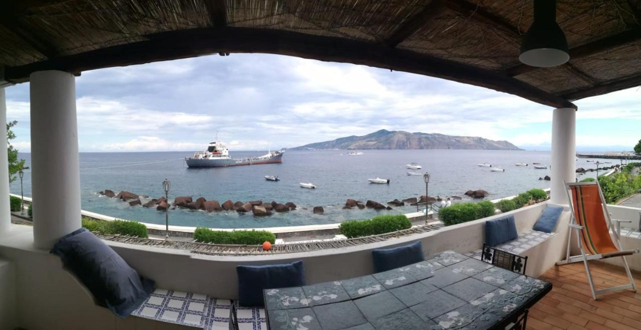 サンタ・マリーナ・サリーナLa Terrazza Sul Mareアパートメント エクステリア 写真