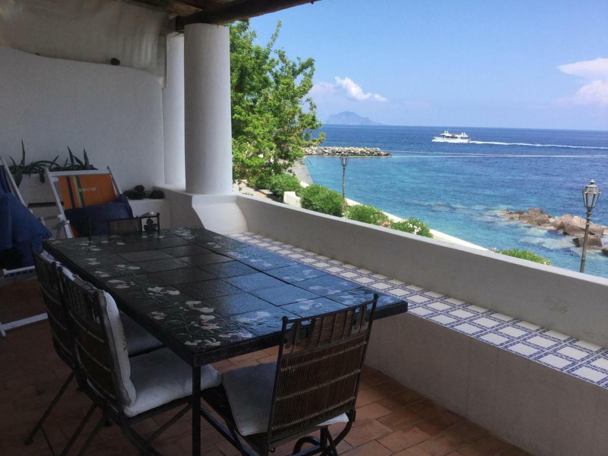 サンタ・マリーナ・サリーナLa Terrazza Sul Mareアパートメント エクステリア 写真