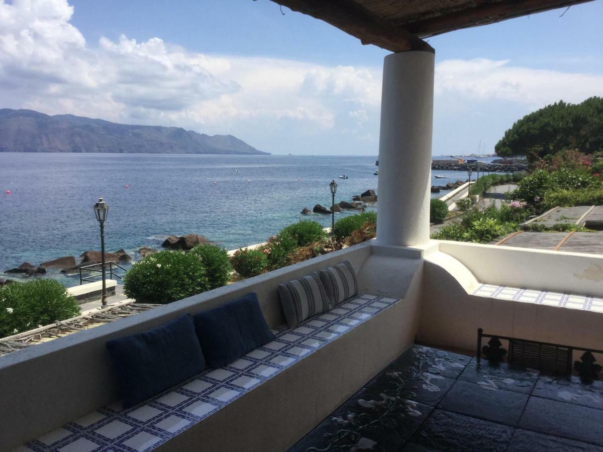 サンタ・マリーナ・サリーナLa Terrazza Sul Mareアパートメント エクステリア 写真